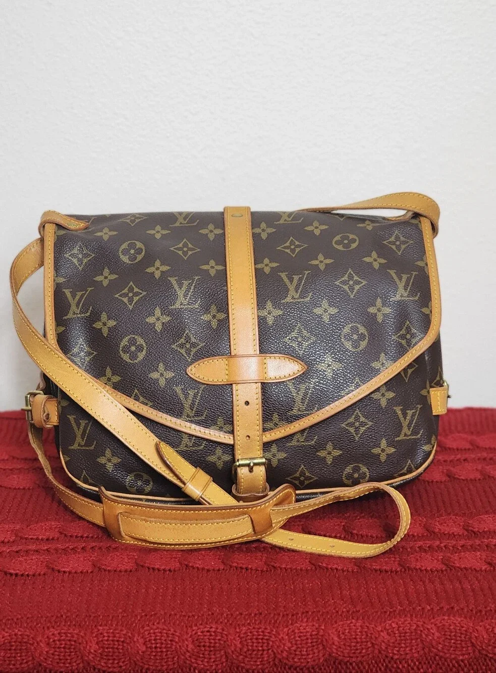 Louis Vuitton Authentic Vintage (34 Yrs.old) SAUMUR 30